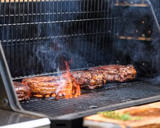 Masterbuilt Gravity Fed 1050 Charcoal Smoker & Grill | Large Capacity BBQ Smoker & Grill Combo - Image 3