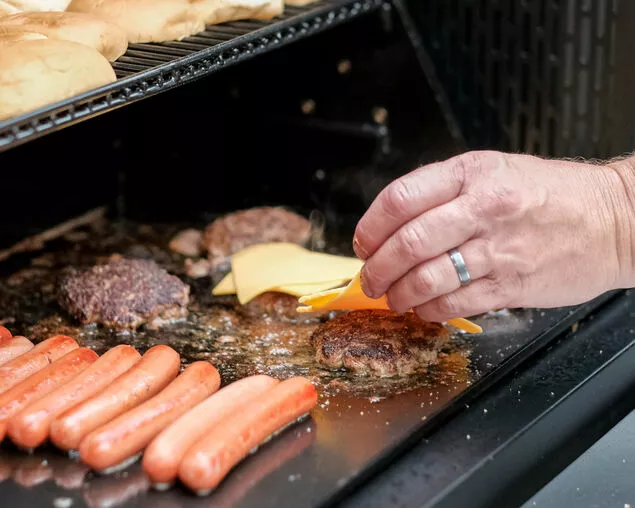 Masterbuilt Gravity Series 800 Digital Charcoal Grill + Smoker | Large Capacity BBQ & Smoker - Image 9